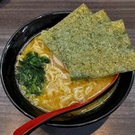 横浜家系ラーメン 戦国家 - ラーメン（680円）