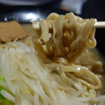 島系本店 - ラーメンの麺は細麺と極太麺が選べます。