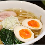 楠 - 味玉ラーメン 750円　節香るラーメンです。