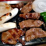 Tonkichi - ジンギスカン（焼肉中）