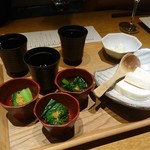 ダイナミックキッチン＆バー 響 - 前菜
            お豆腐美味しかったです。