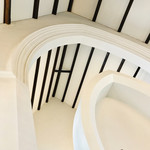 カフェ フロインドリーブ - 真っ白な壁