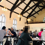 カフェ フロインドリーブ - 満席のため店内は窓か天井しか撮れません…( ・∇・)