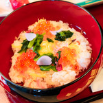 明治座 - 月替わり膳（5月公演）季節野菜といくらの彩り散らし寿司（、いくら、錦糸玉子、菜の花、でんぶ、百合根）