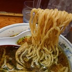 龍上海 - しょうゆラーメン麺リフト