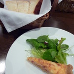 ビストロ シャンパーニュ - 2011年12月　ランチのキッシュと野菜とパン