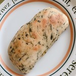 パン・オ・トラディショネル 大丸札幌店 - エピナールチーズ
                                まわりに溶けたパリパリのチーズを食べたしまった後