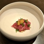 sincere - 山形牛イチボの雲丹のせ 黒トリュフを混ぜ込んだ牛出汁で