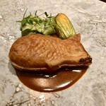sincere - スズキのパイ包み たい焼き風 アメリケーヌ・ソースとベアズネーズ・ソース
