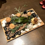 sincere - 小菓子：マカデミアナッツのトリュフ ほうじ茶のシュークリーム 燻製チョコレート