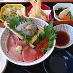 夢庵 - 生しらすの海鮮三色丼膳　1499円(税別)