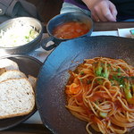 パン食菜館 トレトゥール - えびとブロッコリーのトマトソース