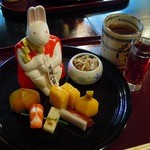 日本料理 竹内 - あらかわいい　うさぎの中はヒラメの雲龍巻き、クワイ、このシーズン一番の栗