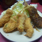 河内屋 - いわし、鶏皮の串揚げ