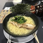 Yokohama Iekei Genya Ramen - 塩ラーメン