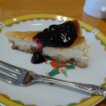 杉本珈琲店 - ブルーベリーのチーズケーキ。