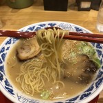 Kyuushuu Ramen Kiou - 麺リフトしてみました