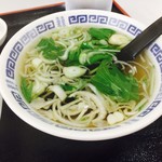 味一番 - チャーハンとセットのスープ  この日はネギの他に水菜も入ってました！