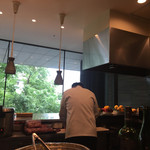 キャトルラパン - お喋りは止まらないが、真面目に働くシェフ(๑>◡<๑)