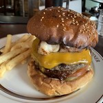 オールドニューダイナー - ベーコンチーズバーガー 1,550円。