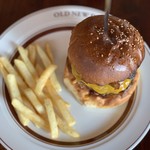 オールドニューダイナー - ベーコンチーズバーガー 1,550円。