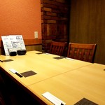 h Kakurega Dainingu Rabu - 完全個室席。6名テーブル