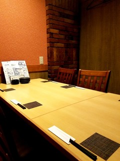 Kakurega Dainingu Rabu - 完全個室席。6名テーブル