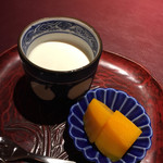 赤坂 渡なべ - 白いコーヒープリン・マンゴー