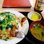 ちゃんぽん（みかど風）￥550。じんわりやさしい味。味噌汁も鰹だしが効いていて、うちなー風味