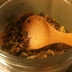 荏原町 しなてつ - 焦がしネギも薬味として置いてあります