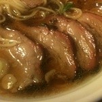 荏原町 しなてつ - 叉焼たち…縁の赤いいわゆる焼豚的な…旨い！