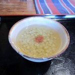 そば処 利久庵 - 最初の小鉢はそば粥、先ずはお腹の調子を整えるには絶好の一品ですね