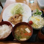 Gohandokoro Misakiya - 生姜焼き定食・豚汁・サラダ