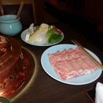 しゃぶ禅 - 　近江牛リブロースのしゃぶしゃぶ肉と、野菜の盛り合わせです。野菜には筍の薄切りや、紅芯大根が含まれていました。