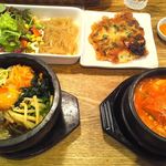 韓美膳 - 大好きな４種類が食べられて、1080円(税込)。