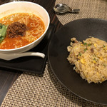 中国料理 「王朝」 - 担々麺と炒飯