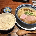 麺処 山一 - 醤油ラーメン＋鶏香る焚き込み風ご飯