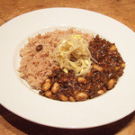 カフェ マメヒコ - ゴボーと葱の挽き肉カレー(1350円)