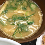 なか卯 - 味噌汁 ( ´θ｀) 熱いのないの？！