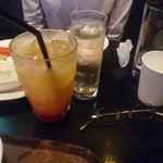 British Cafe& Pub OXO - ｵﾚﾝｼﾞｶｼｽ･山崎ﾊｲﾎﾞｰﾙ