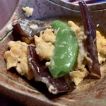 Anago Chirashi Komachi - お通し。スナップエンドウとキクラゲと卵の炒め物。