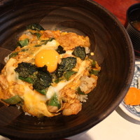 馳走いなせや - 親子丼（赤だし付き）８８０円