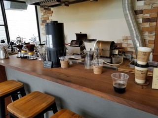 Stella coffee - 店内風景とアイスコーヒー。