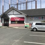 Sushitarou - お店は 国道沿いに面する