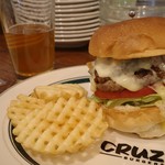 CRUZ BURGERS & CRAFT BEERS - 