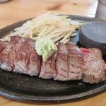 肉最強伝説 - SSS（スペシャル・スーパー・ステーキ）１３２０円がこの日は１０５０円。
            
            赤身の美味しいお肉、脂身がないんでとってもヘルシーな一品ですよ。