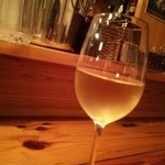 ガルガンチュア - 白ワインはグラスでもいくつかから選べます
