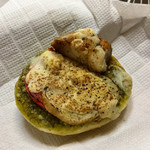 パンやきどころ RIKI - バジルチキン ¥240+税