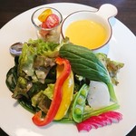 takasakigeijutsuyasaitoitariampittsuxama-ro - プチ前菜、季節のスープ、旬野菜のサラダ