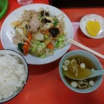 大龍 - 野菜炒め定食 640円